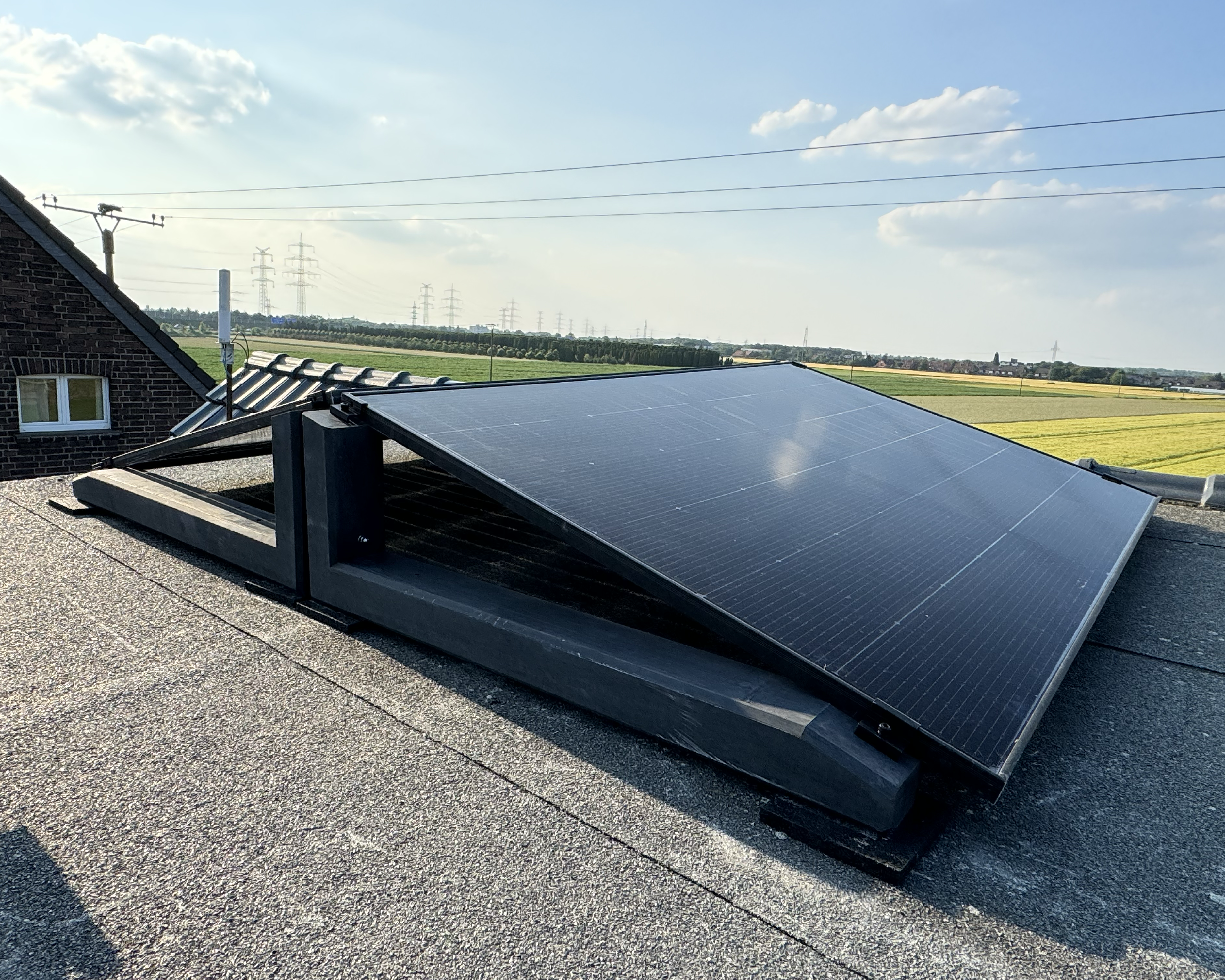 Wattstone 15° Anthrazit — PV-Aufständerung aus Feinbeton