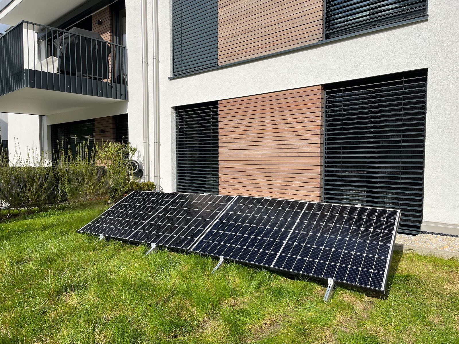 SunEnergyXT Erweiterungsset — 6.450 Wh / Solyco 500 Wp Glas-Glas Fullblack-Modul Bifazial / 6 Module / 6 x Universalhalterung